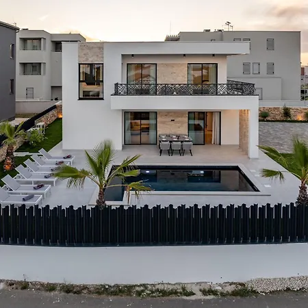 Kristo Zadarvillas *