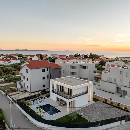 Kristo Zadarvillas *